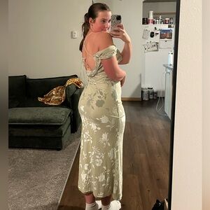 SOLD — Small Hello Molly Floral Off the Shoulder Maxi Dress Green